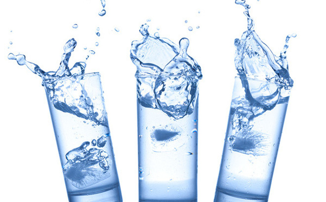 uống đủ nước chống nguy cơ mắc bệnh tim